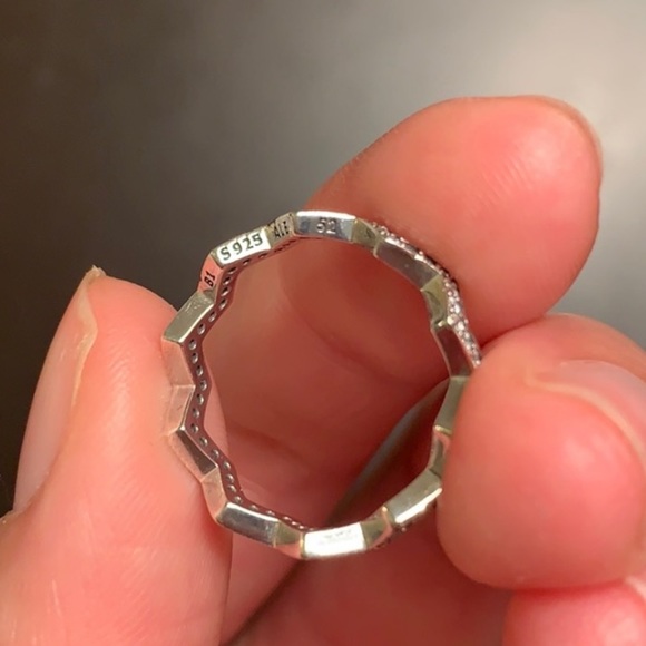 Pandora ms Shimmering Zigzag Ring - Picture 3 of 3